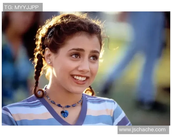 足球明星与美女换脸奇妙瞬间揭秘引发网络热潮与讨论