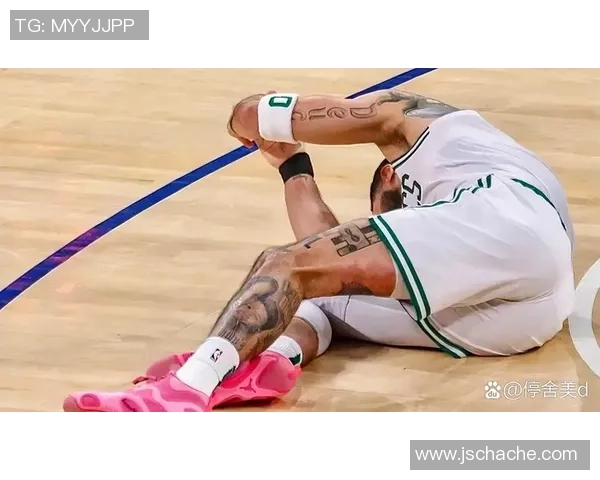 足球明星膝盖意外重伤碎成九块赛季前景堪忧球迷心痛不已 足球明星膝盖意外重伤碎成九块赛季前景堪忧球迷心痛不已